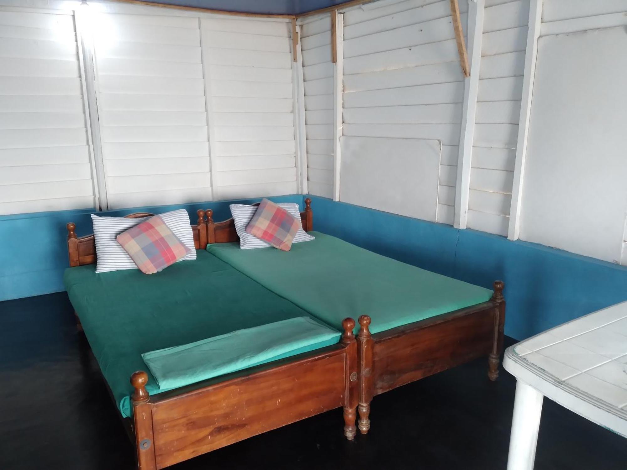 Happy Beach Cabana 함반토타 외부 사진