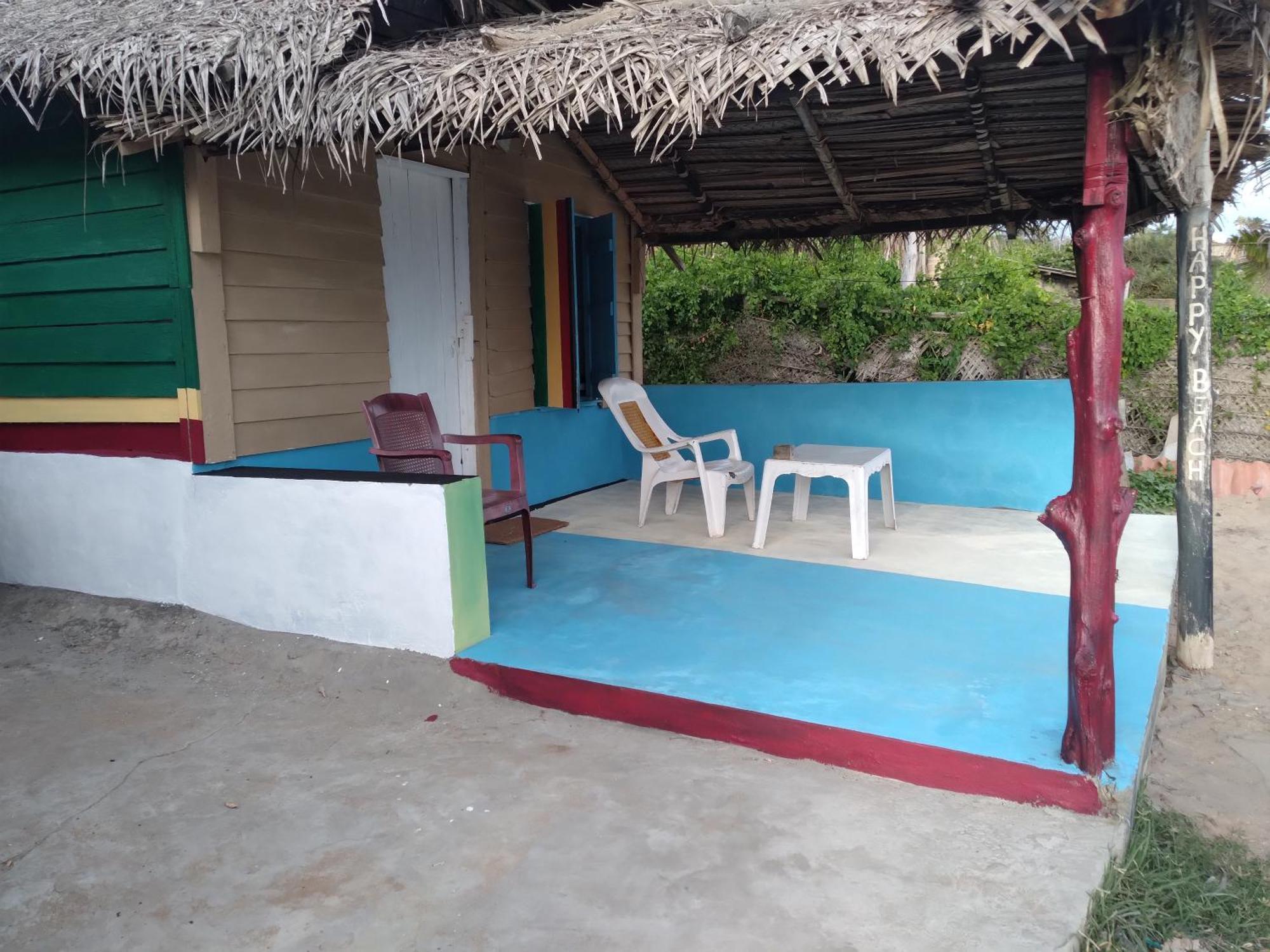 Happy Beach Cabana 함반토타 외부 사진