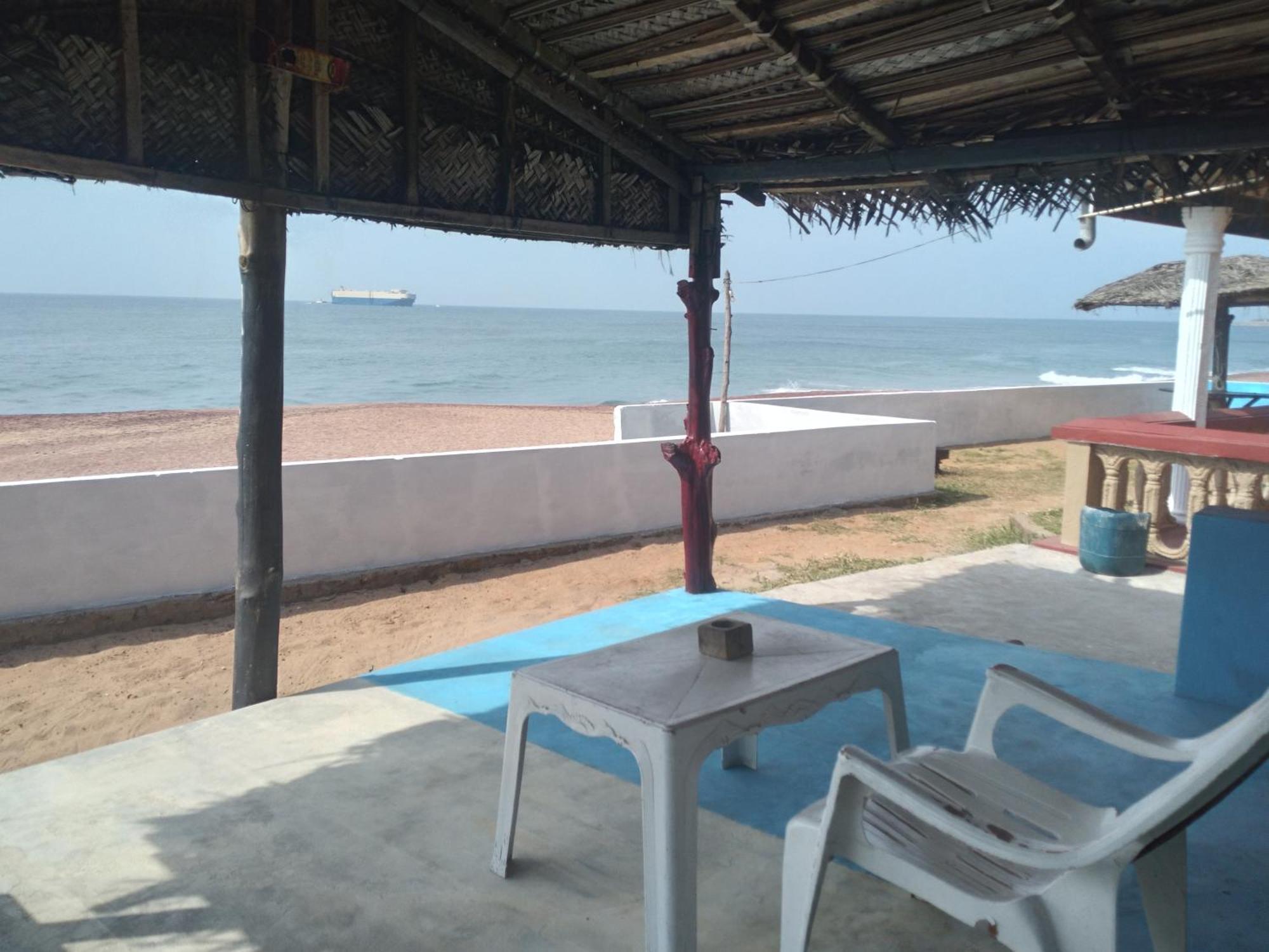 Happy Beach Cabana 함반토타 외부 사진