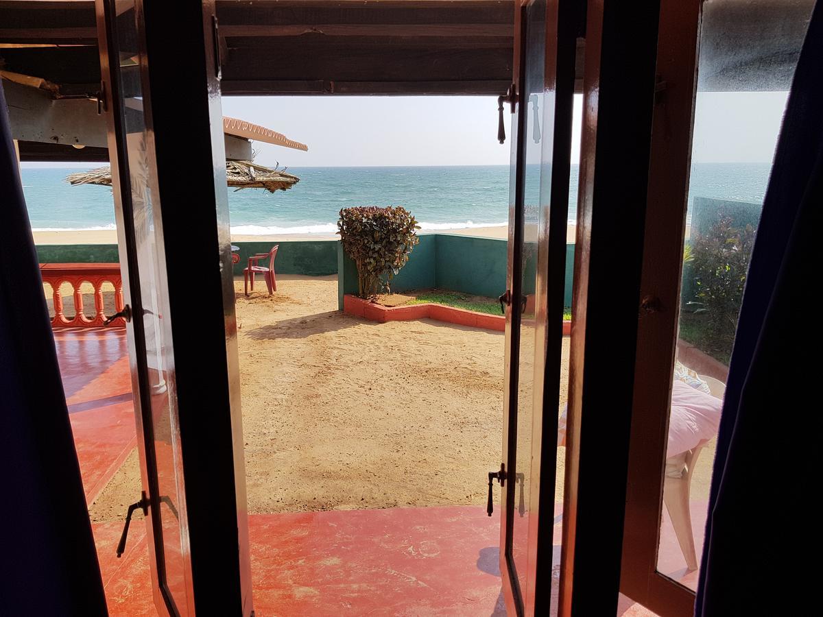 Happy Beach Cabana 함반토타 외부 사진