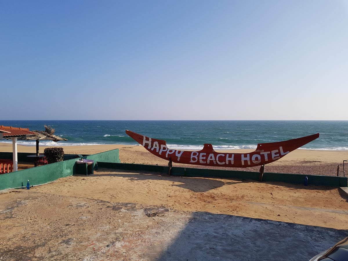 Happy Beach Cabana 함반토타 외부 사진